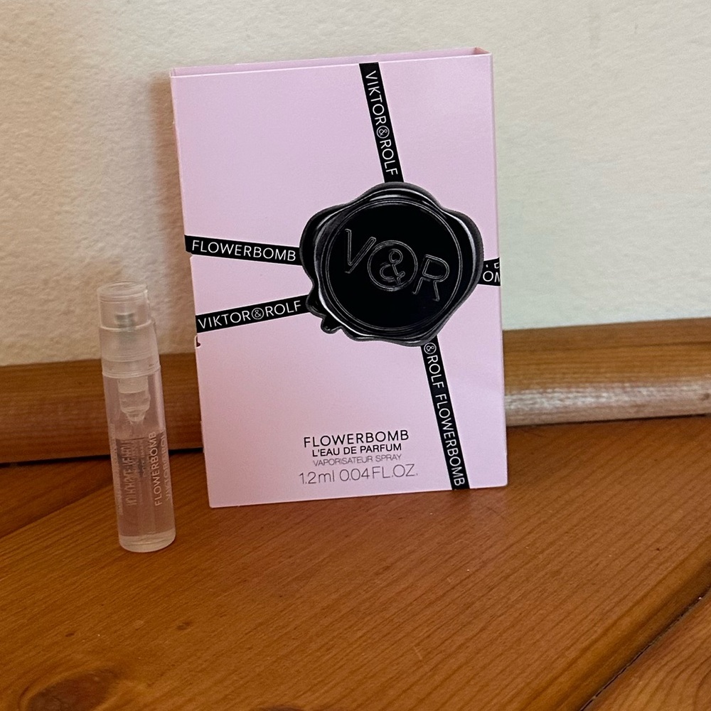 5/$15 Viktor & Rolf Flowerbomb sample 1.2ml